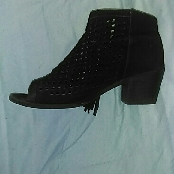 Shoe - Picture 2 of 2